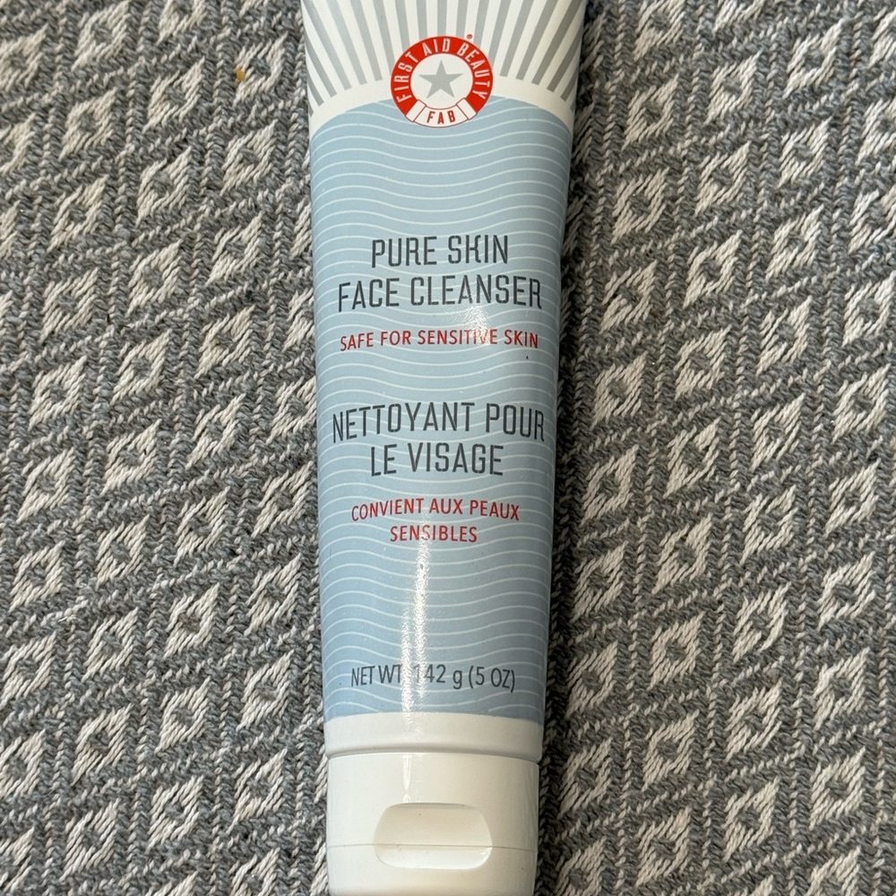First Aid Beauty Pure Skin Face Cleanser - Blue and White